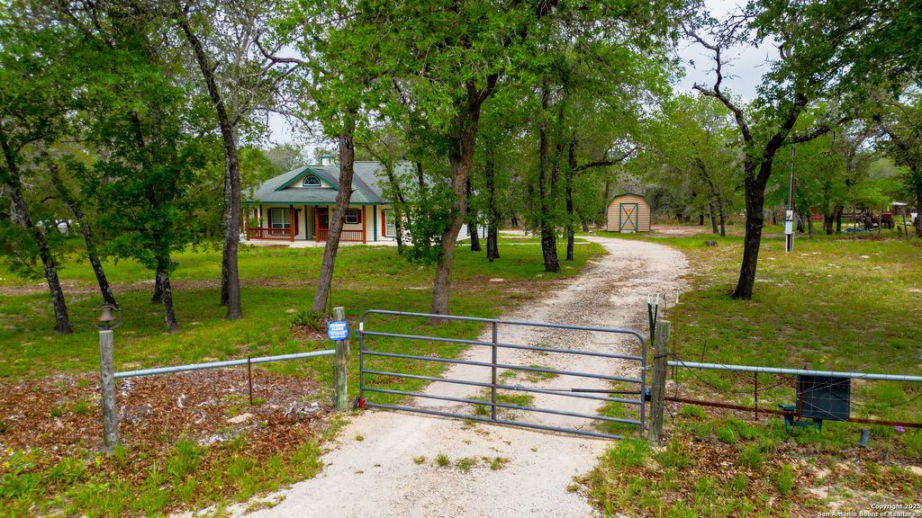 Photo of 163 Montesito, Floresville, TX 78114 (MLS # 1862924)