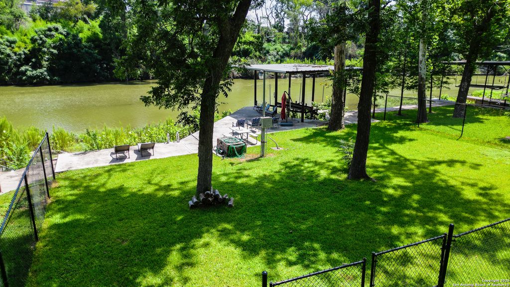 Photo of 110 Erskine Ferry, Seguin, TX 78155 (MLS # 1885368)