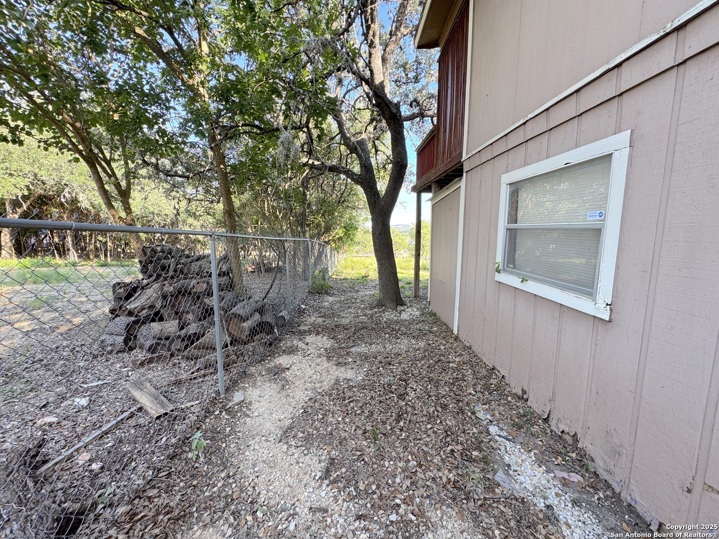 1560 Skyline Hills