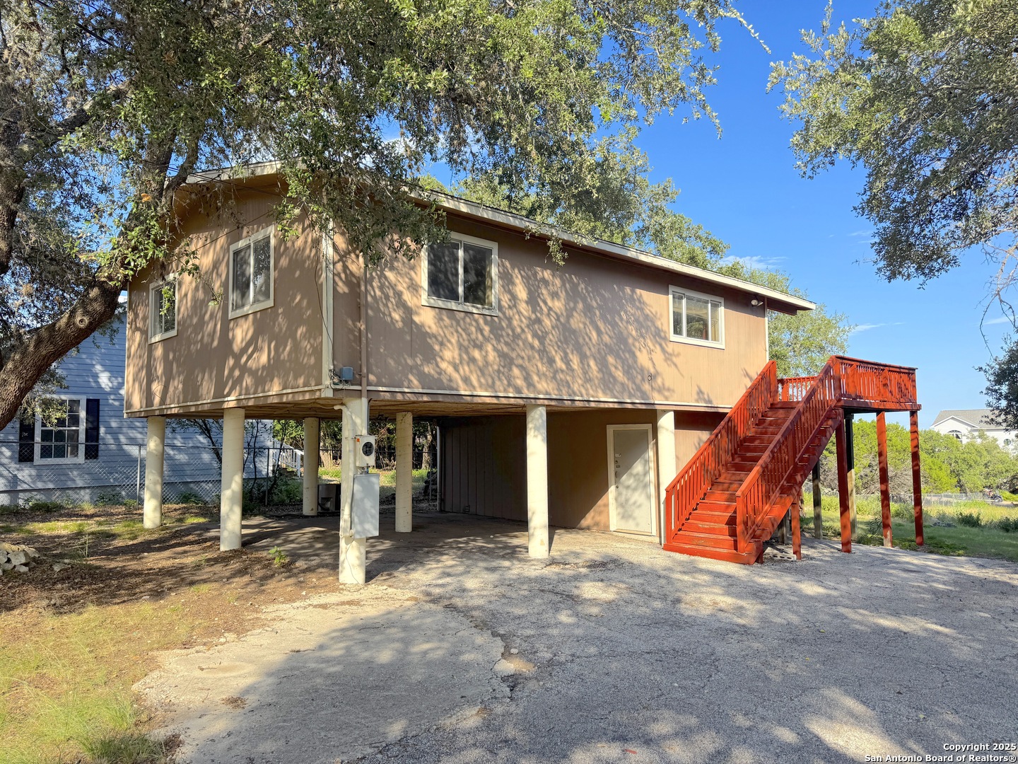 1560 Skyline Hills