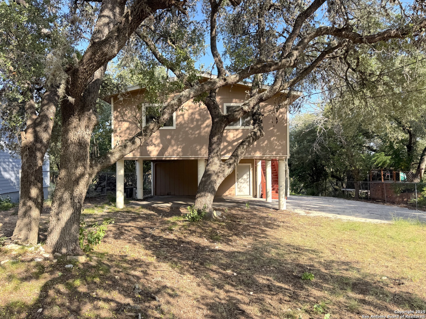 1560 Skyline Hills