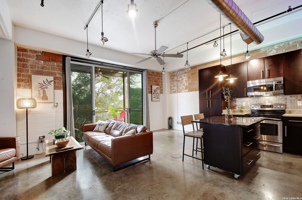 Photo of 831 Flores 2212 #2212, San Antonio, TX 78204 (MLS # 1941056)