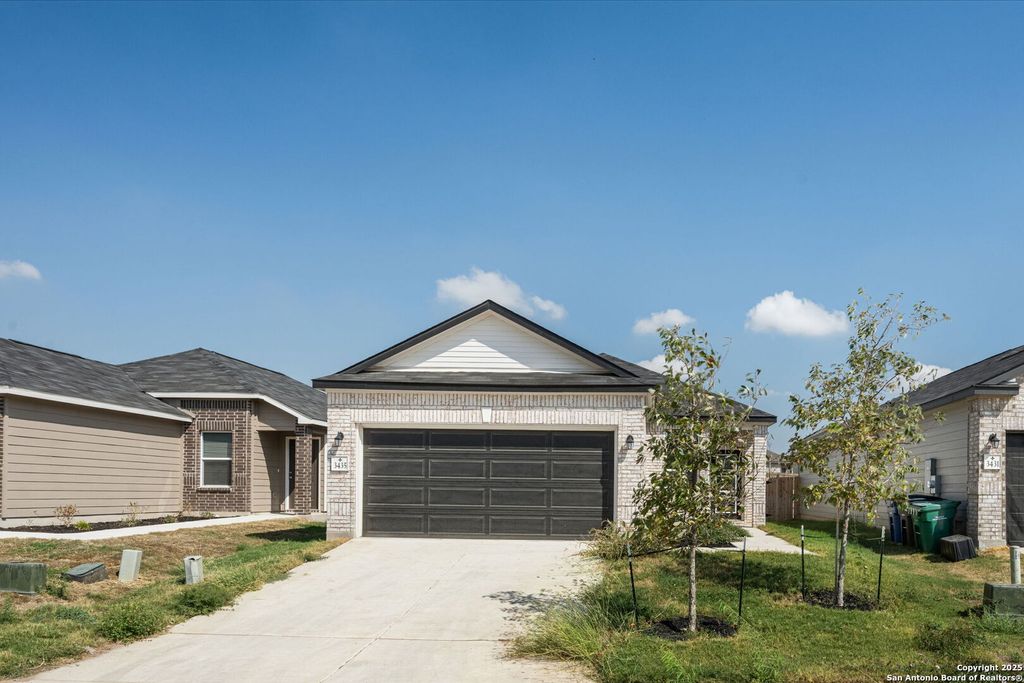 Photo of 3435 old almonte, San Antonio, TX 78224 (MLS # 1915251)