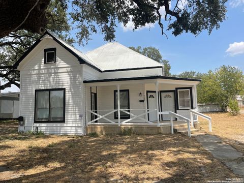 A home in Devine