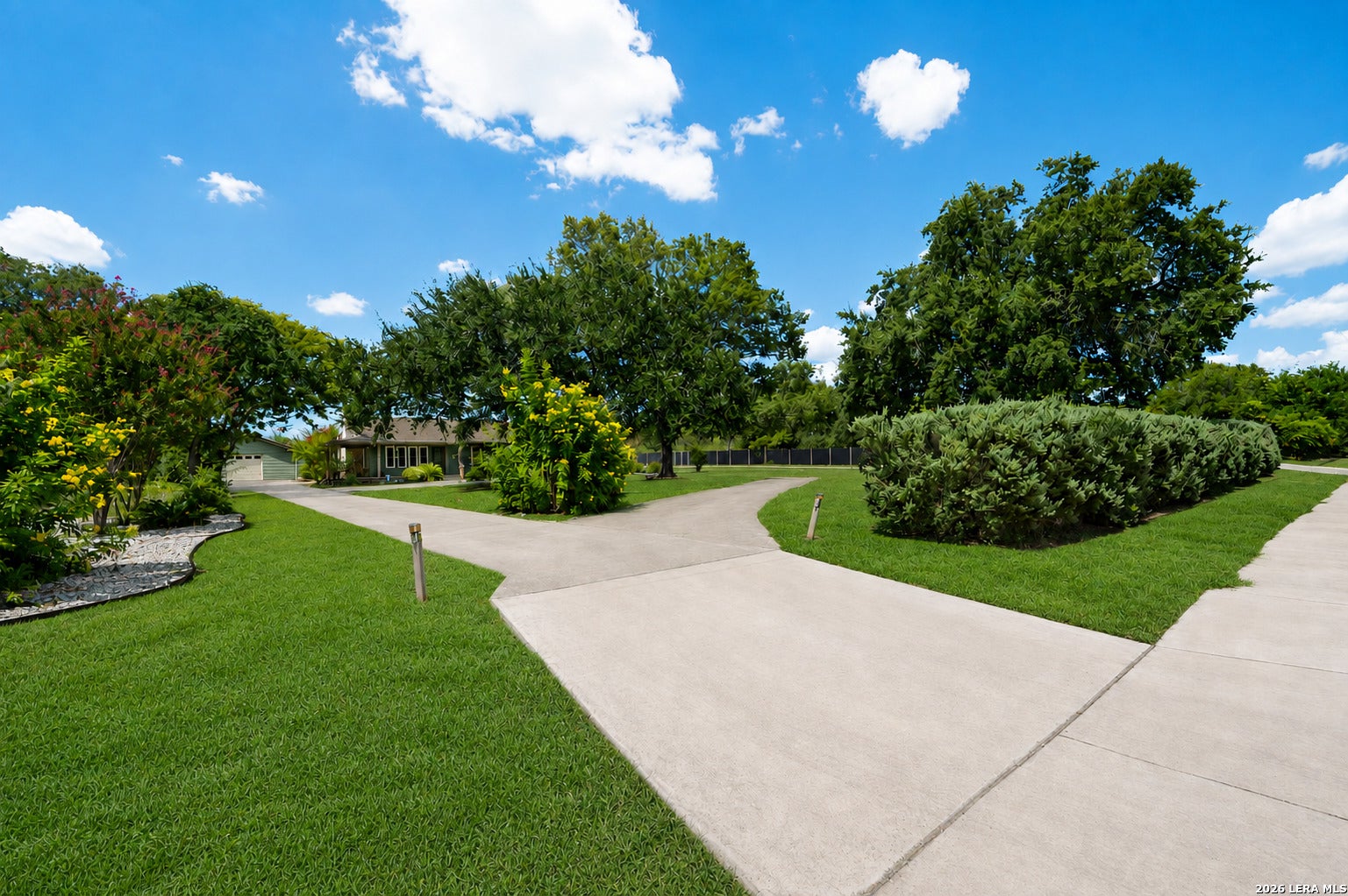 1033 E Live Oak