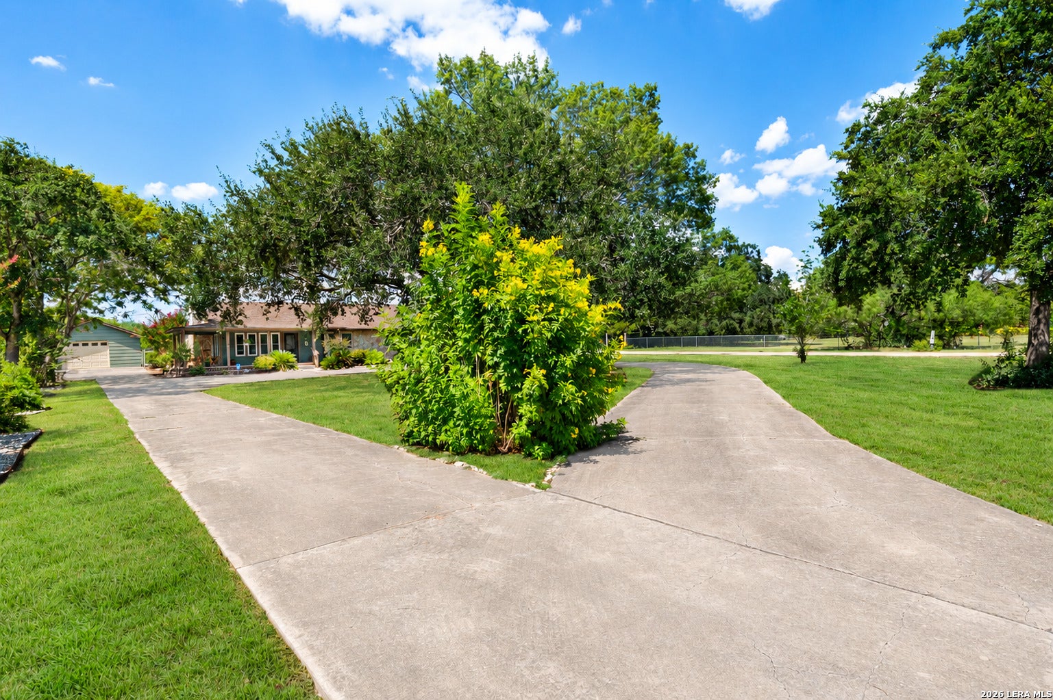 1033 E Live Oak