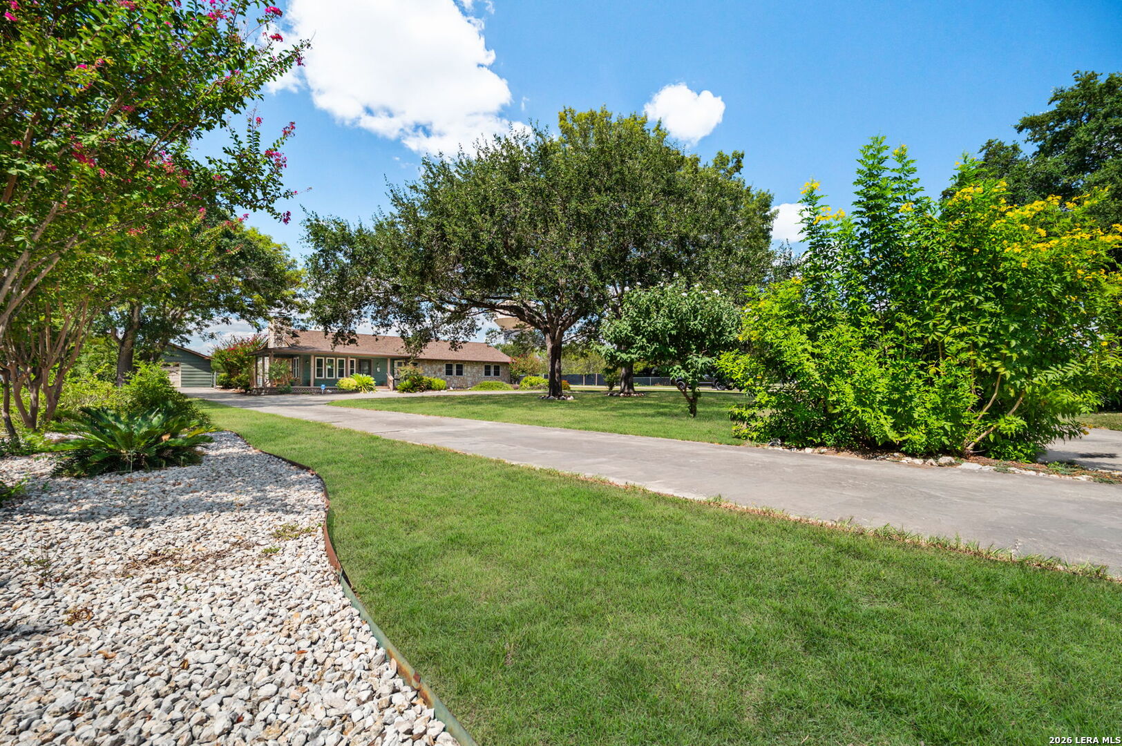1033 E Live Oak