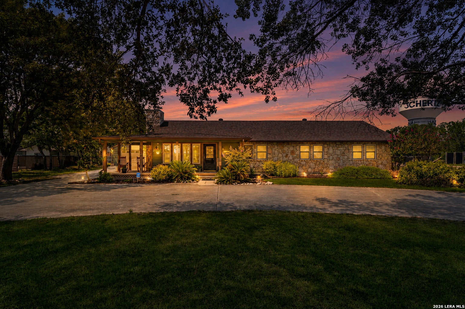 1033 E Live Oak