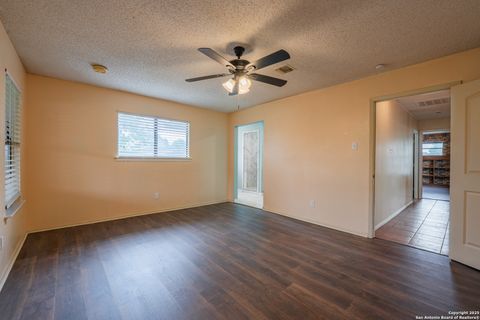 Tiny photo for 1002 River Oak MAIN #MAIN, Seguin, TX 78155 (MLS # 1888071)