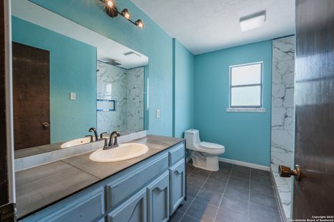 Tiny photo for 1002 River Oak MAIN #MAIN, Seguin, TX 78155 (MLS # 1888071)