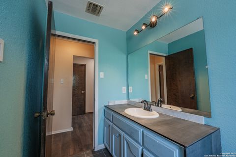 Tiny photo for 1002 River Oak MAIN #MAIN, Seguin, TX 78155 (MLS # 1888071)