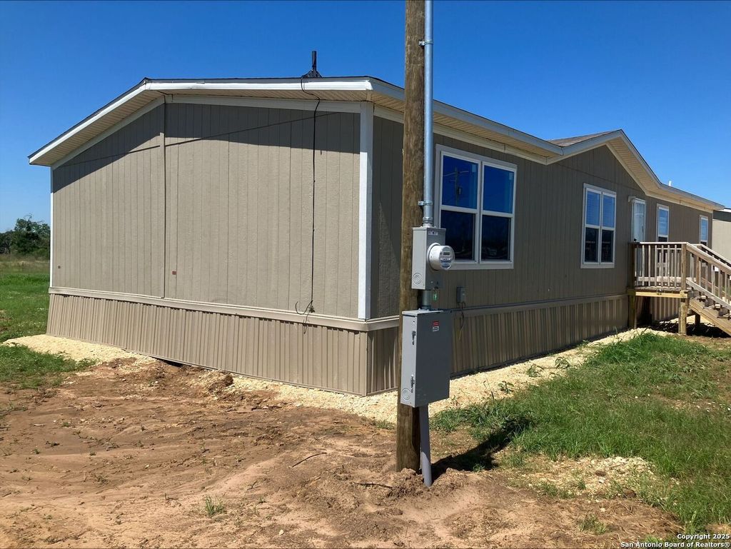 Photo of 312 Maravillas, Pleasanton, TX 78064 (MLS # 1913192)