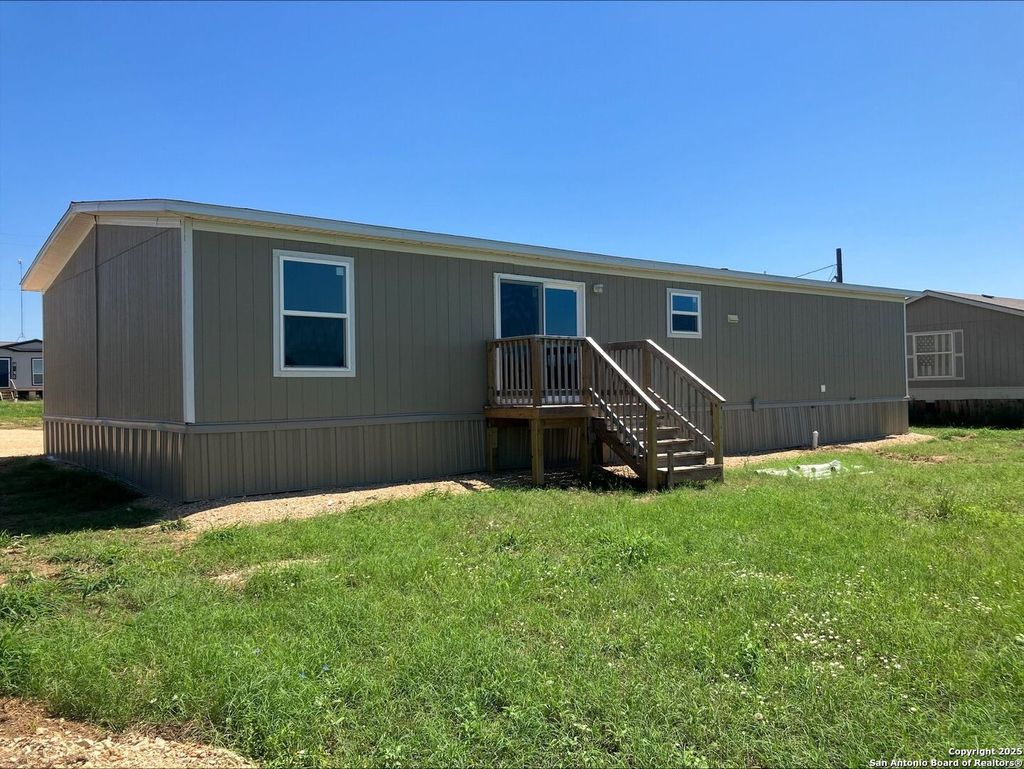 Photo of 312 Maravillas, Pleasanton, TX 78064 (MLS # 1913192)