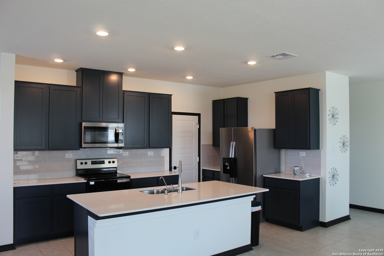 8402 Amistad Cove