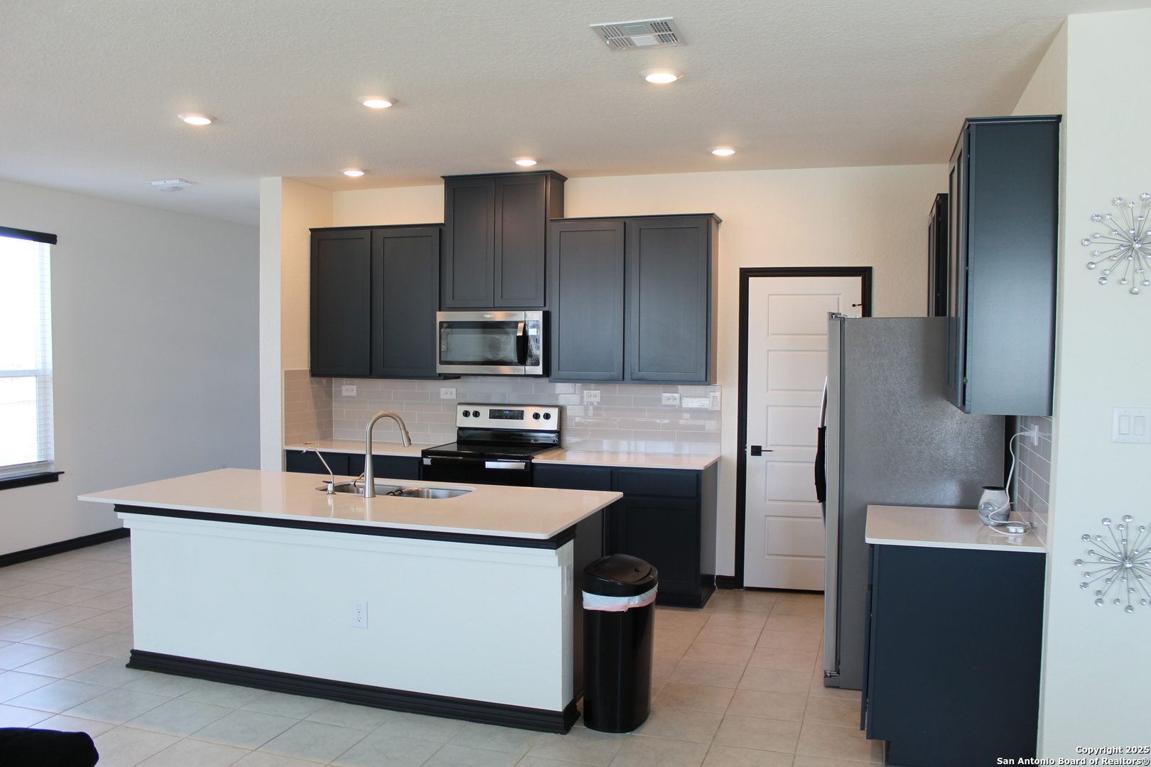 8402 Amistad Cove