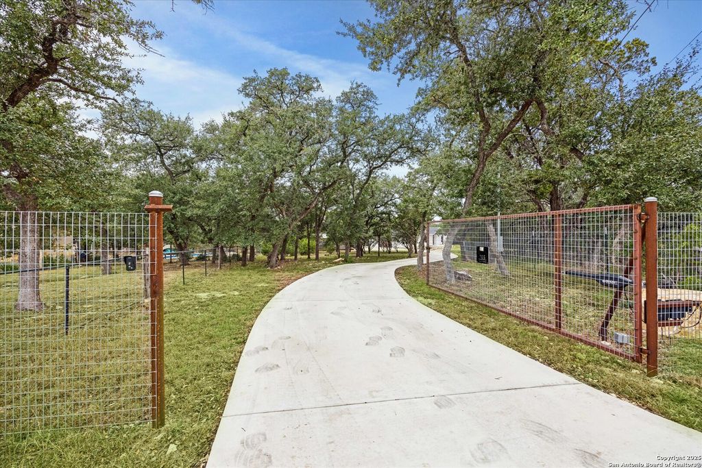 Photo of 195 Crazy Horse Trail, Canyon Lake, TX 78133 (MLS # 1927270)