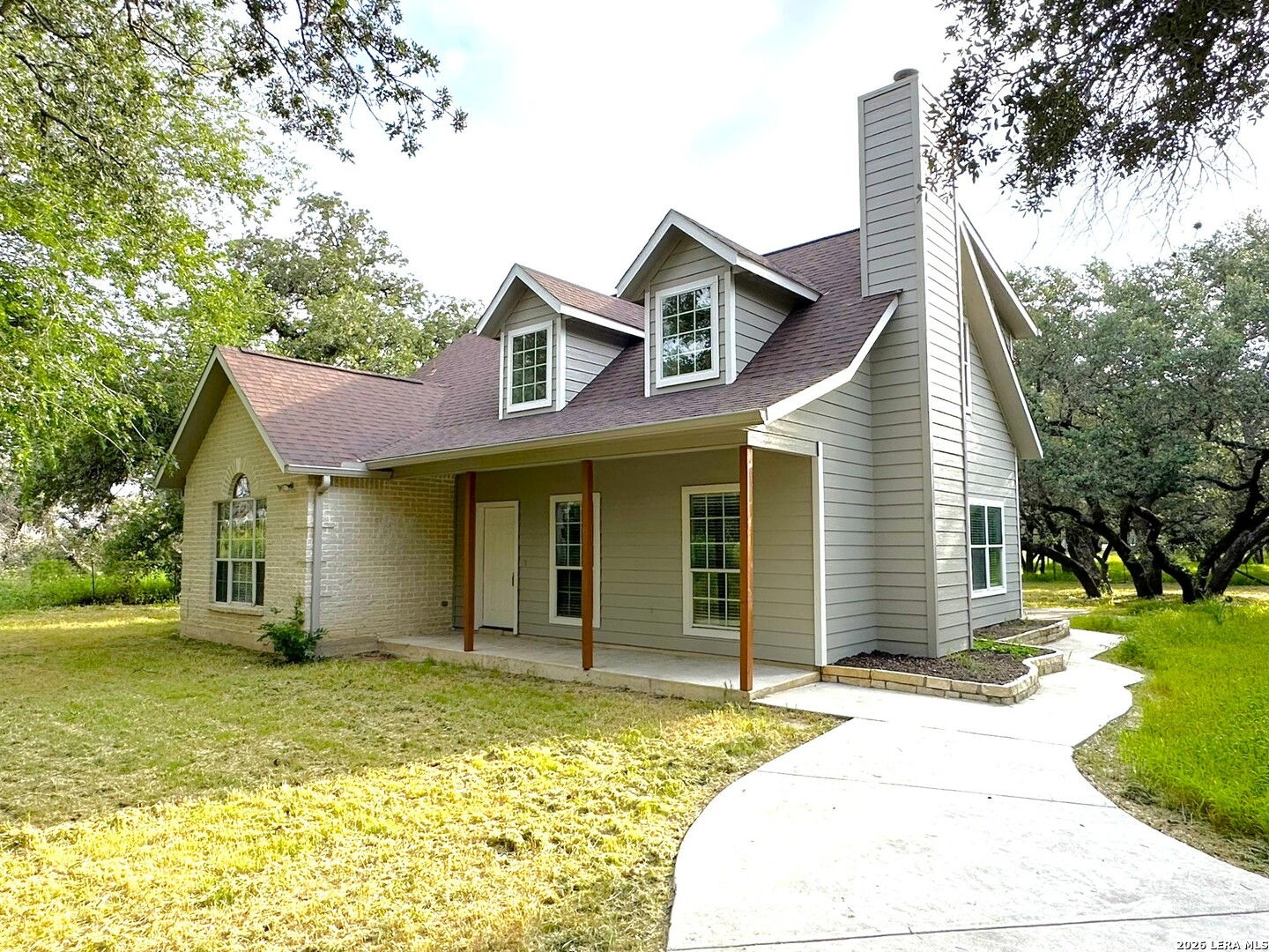 Photo 1 of 28 — 1591 County Road 320, Floresville, TX 78114