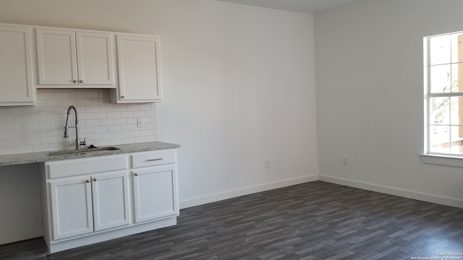 1063 Sleepy Hollow - Photo 4