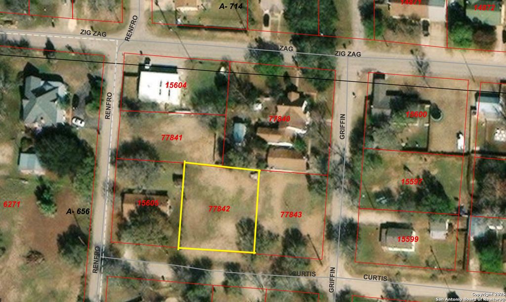 Photo of 704 Curtis, Devine, TX 78016 (MLS # 1895584)