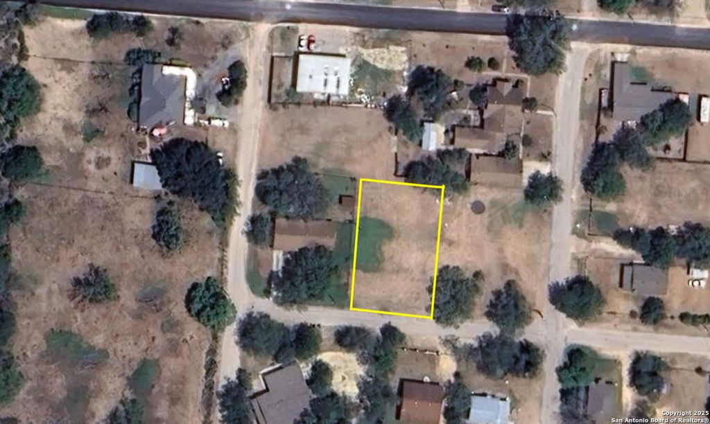 Photo of 704 Curtis, Devine, TX 78016 (MLS # 1895584)