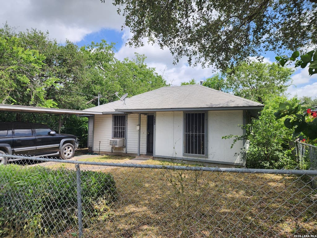 Photo of 313 BEE ST, San Antonio, TX 78208 (MLS # 2011556)