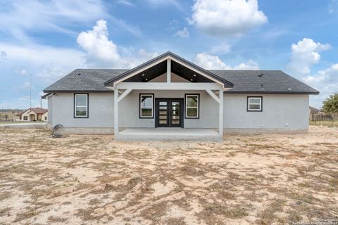 A home in Floresville