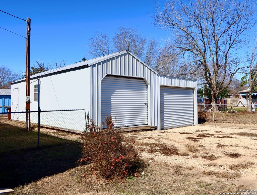 Photo of 6111 PIONEER RDG, San Antonio, TX 78245 (MLS # 1855961)