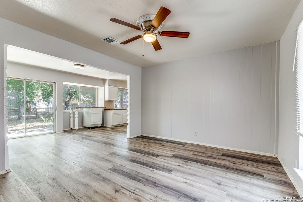 Photo of 827 Spring Park, San Antonio, TX 78227 (MLS # 1932627)