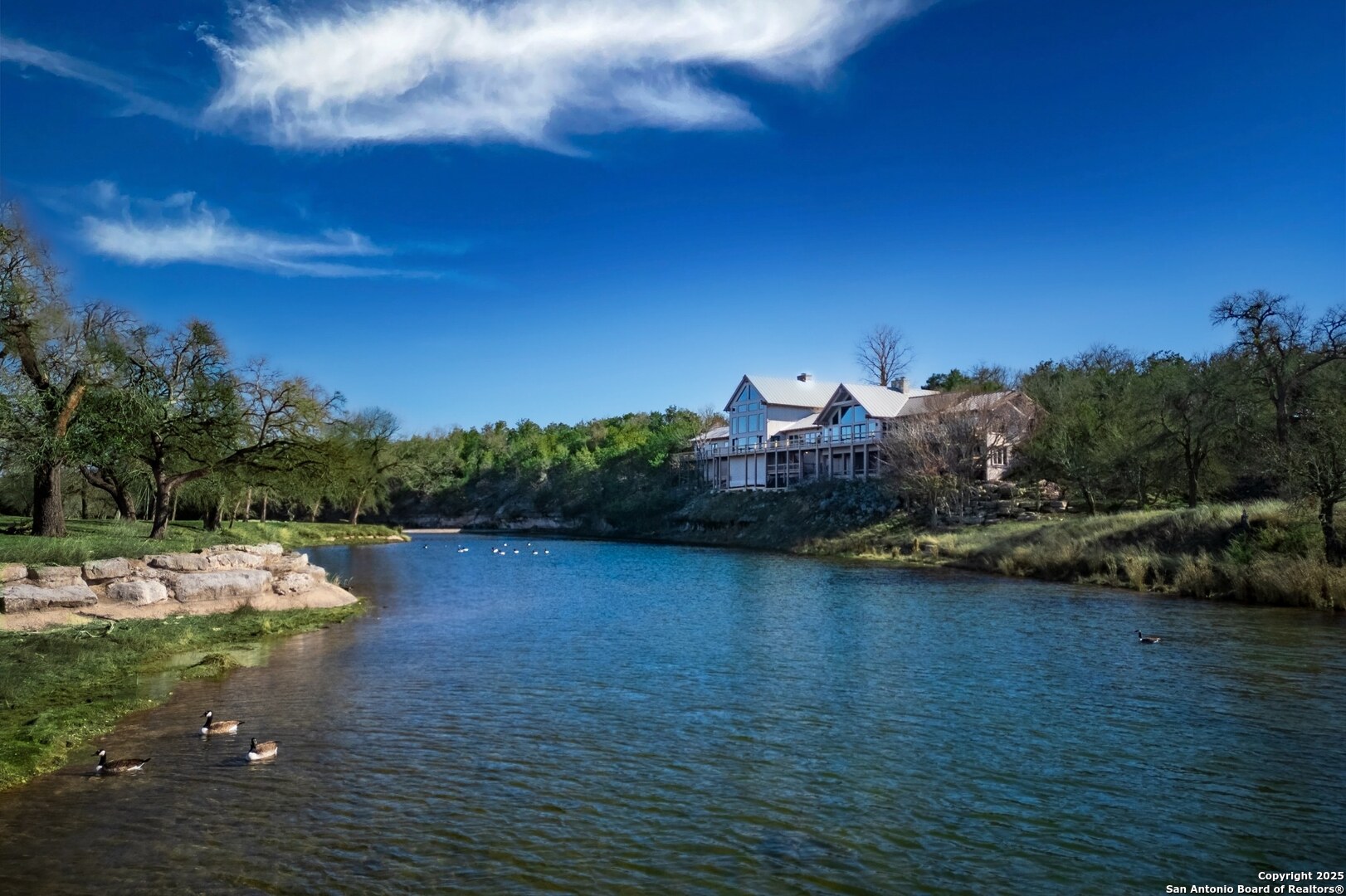 556 Cliff View Loop