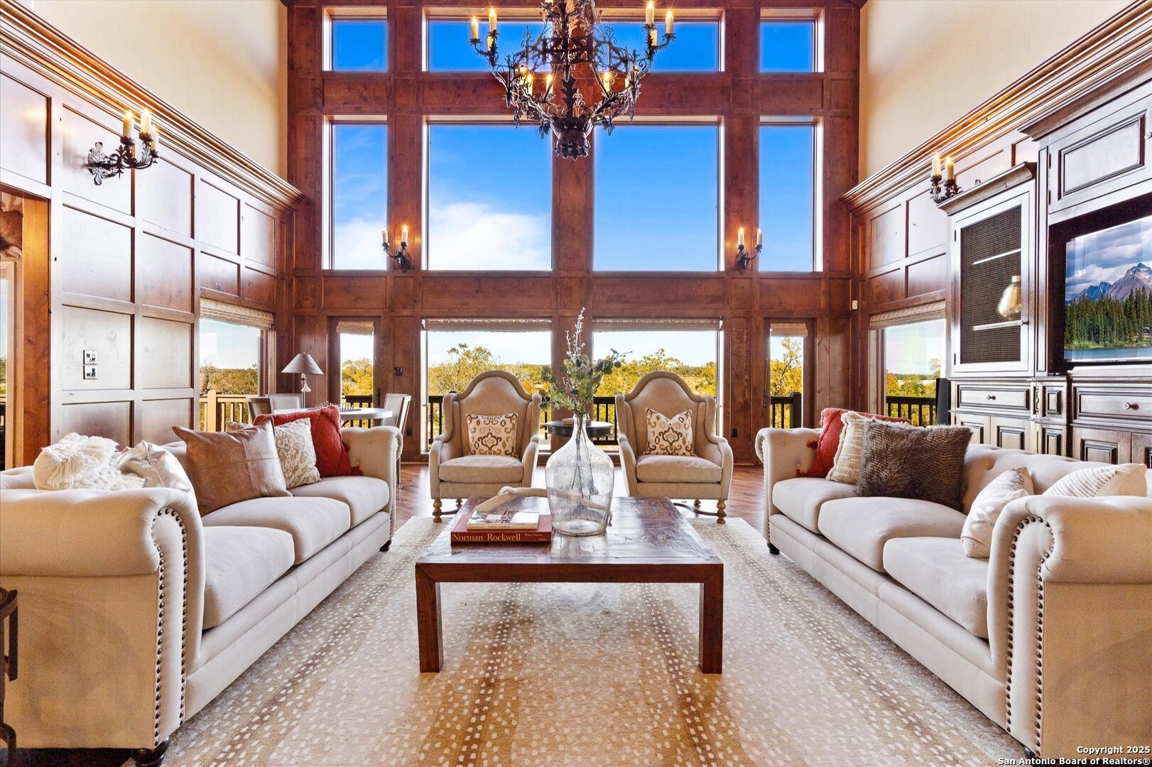 556 Cliff View Loop