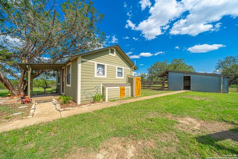 A home in Bandera