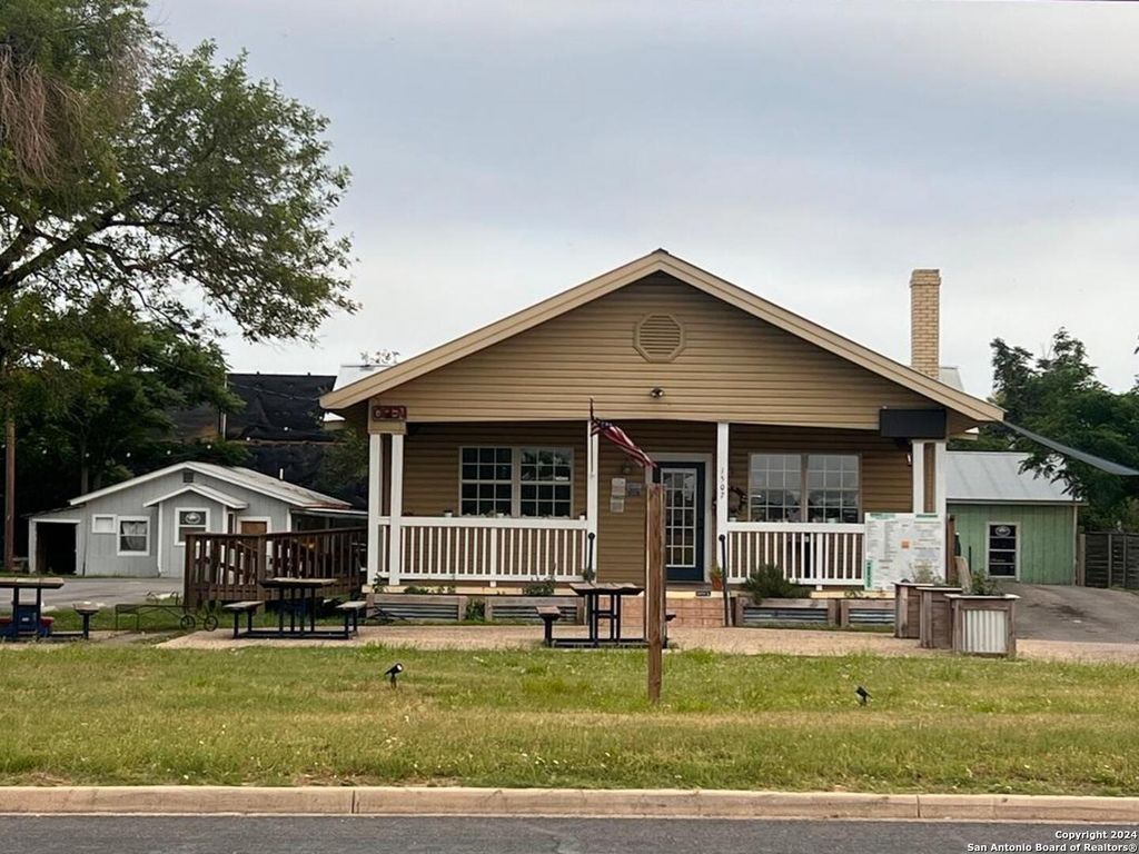 View Property 1507 GOODWIN ST, Pleasanton, TX 78064 Dowdy Real Estate