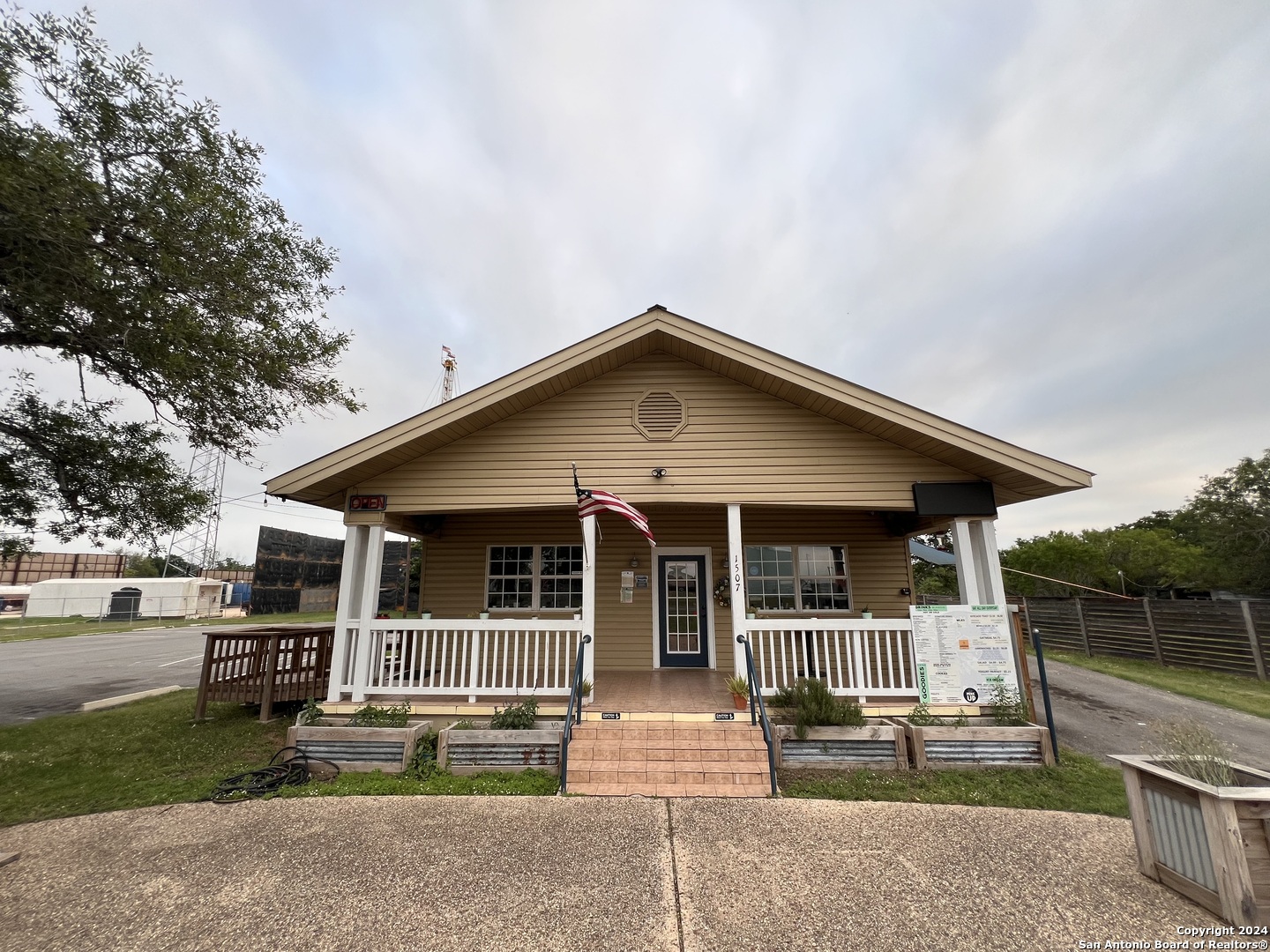 View Property 1507 GOODWIN ST, Pleasanton, TX 78064 Dowdy Real Estate