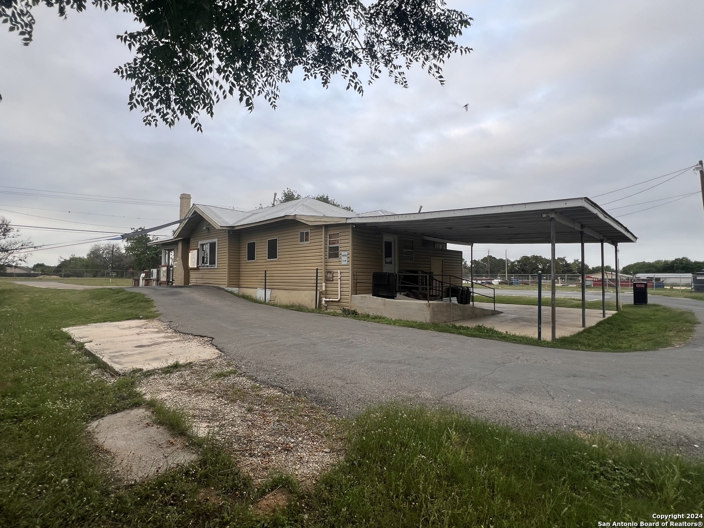 View Property 1507 GOODWIN ST, Pleasanton, TX 78064 Dowdy Real Estate