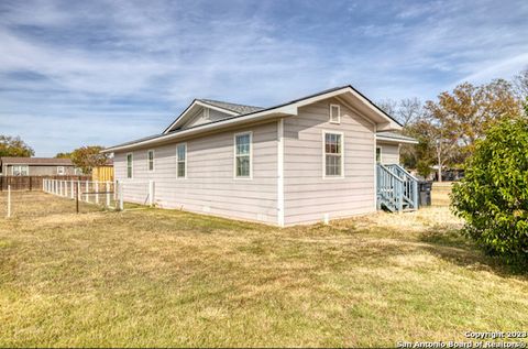 A home in Hondo