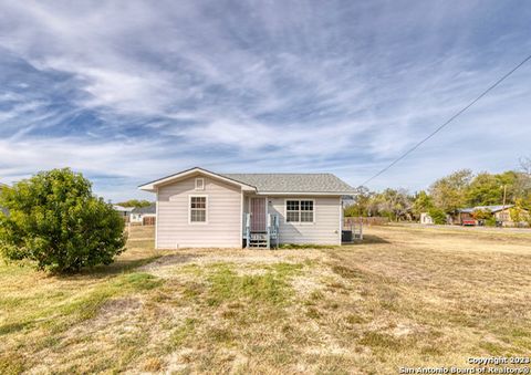 A home in Hondo