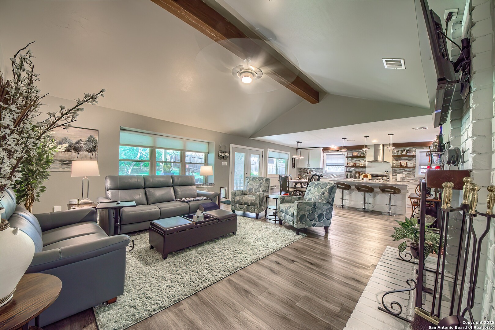 9215 Thornbury