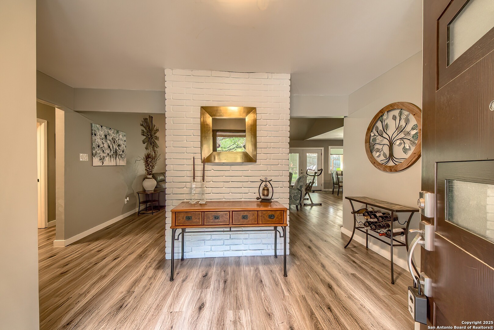 9215 Thornbury