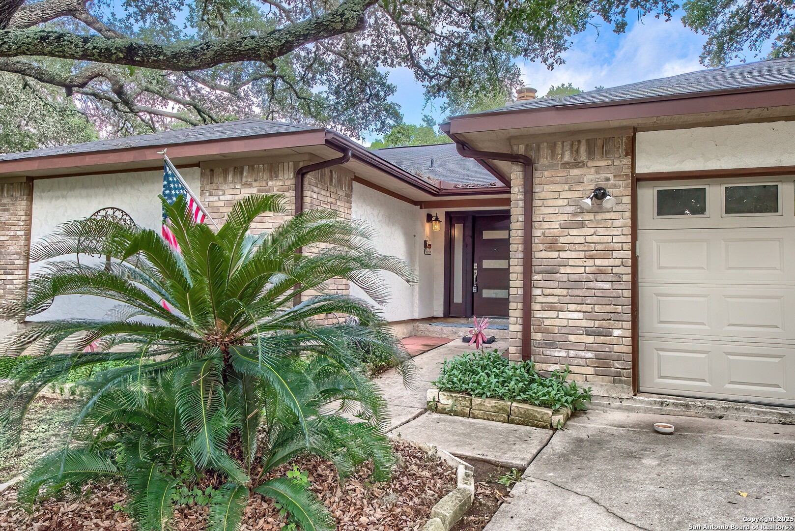 9215 Thornbury