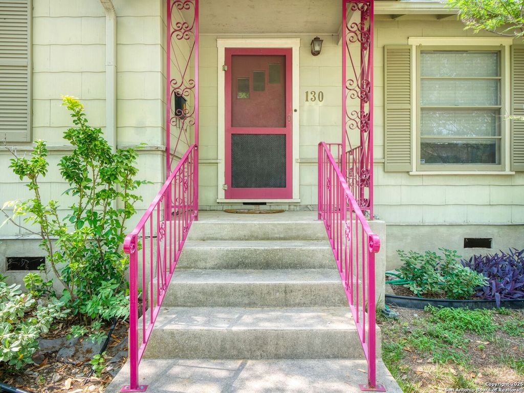 Photo of 130 Alta Avenue, San Antonio, TX 78209 (MLS # 1871304)