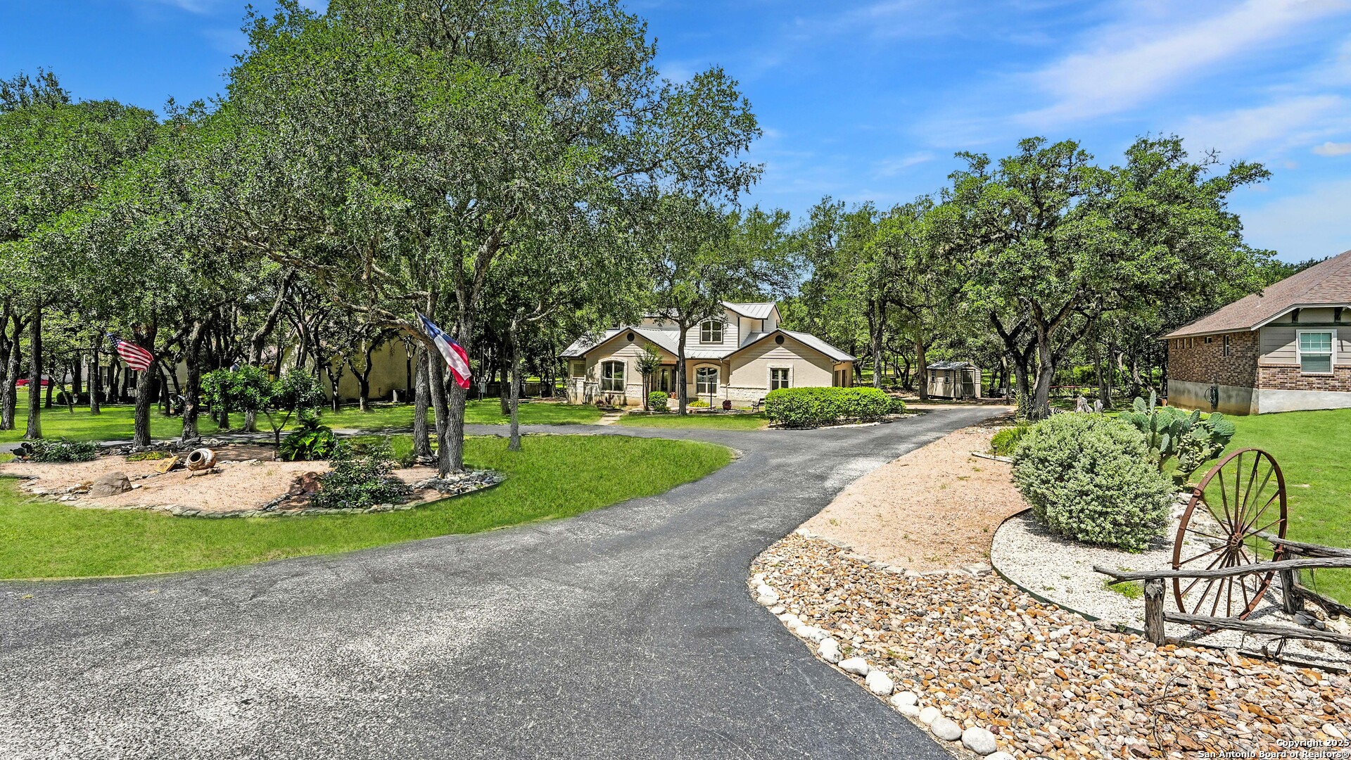 405 Pinnacle Parkway