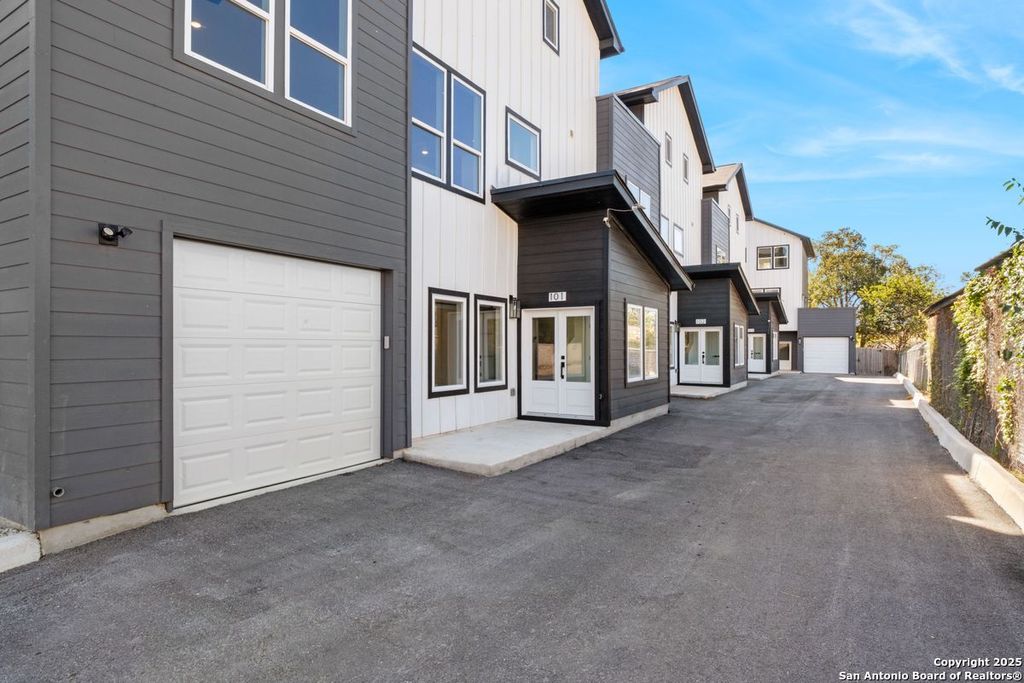 Photo of 106 Bank St 103 #103, San Antonio, TX 78204 (MLS # 1922303)