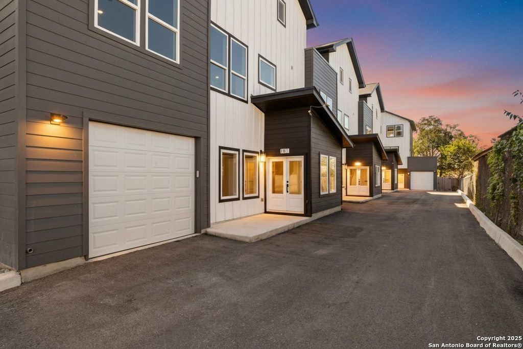 Photo of 106 Bank St 103 #103, San Antonio, TX 78204 (MLS # 1922303)