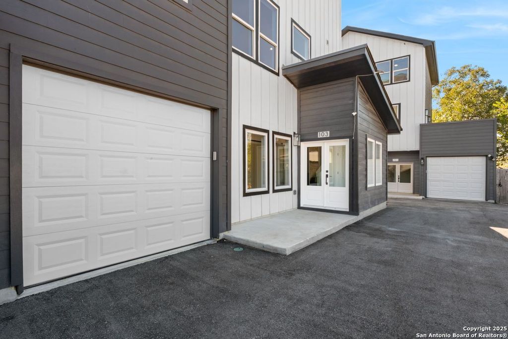 Photo of 106 Bank St 103 #103, San Antonio, TX 78204 (MLS # 1922303)