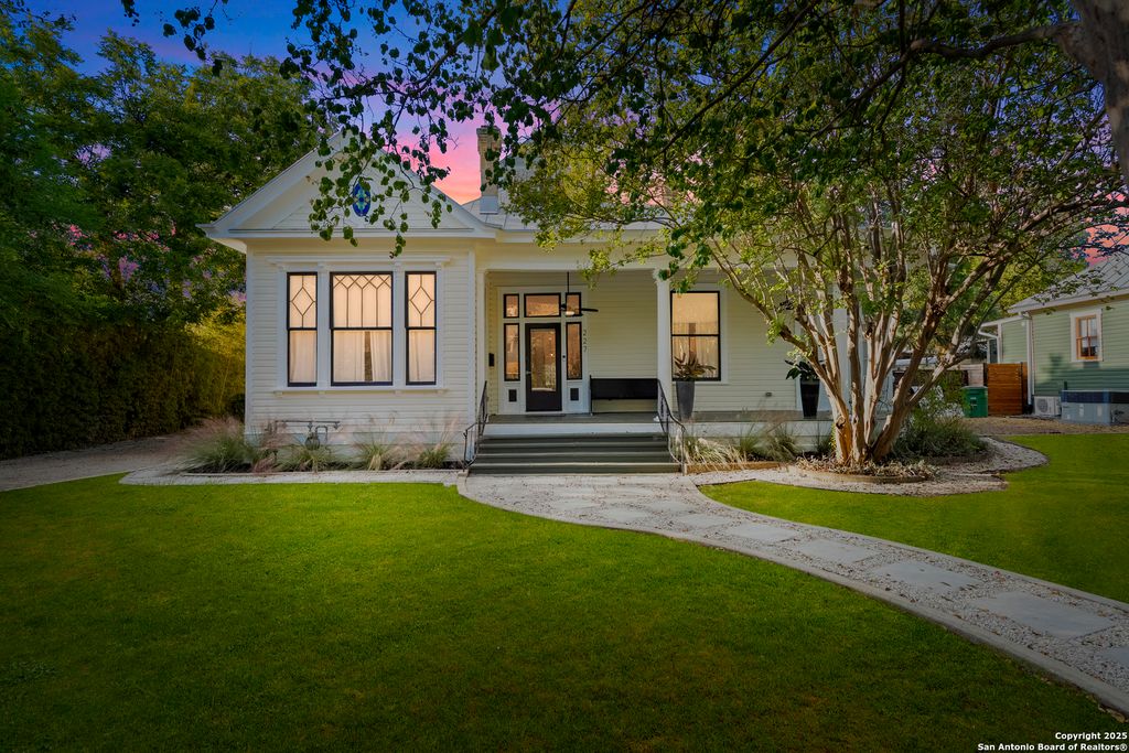 Photo of 227 Claudia St, San Antonio, TX 78210 (MLS # 1921135)