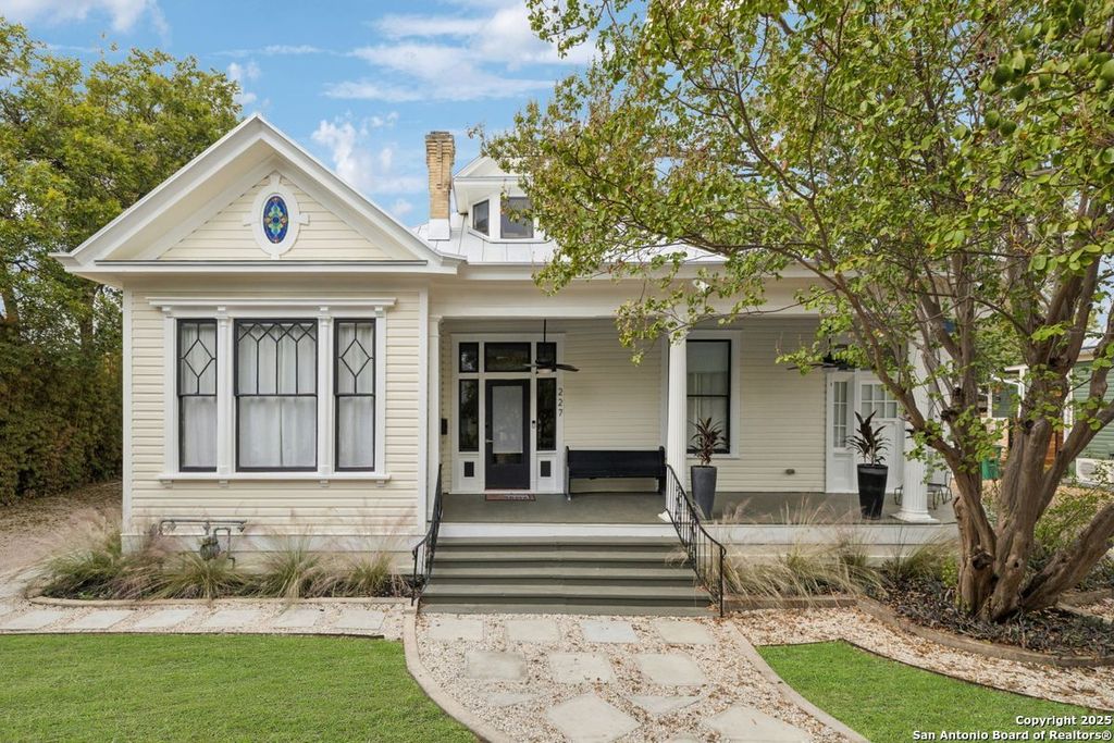 Photo of 227 Claudia St, San Antonio, TX 78210 (MLS # 1921135)