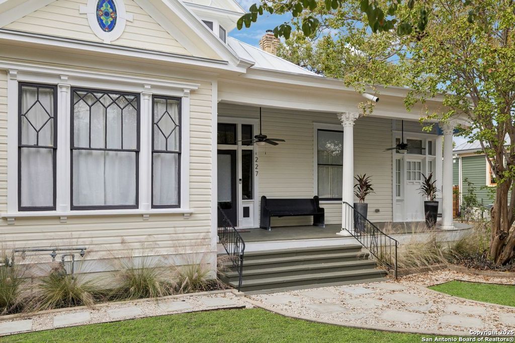 Photo of 227 Claudia St, San Antonio, TX 78210 (MLS # 1921135)