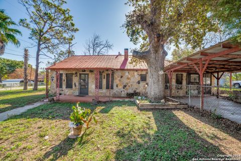 A home in Lytle