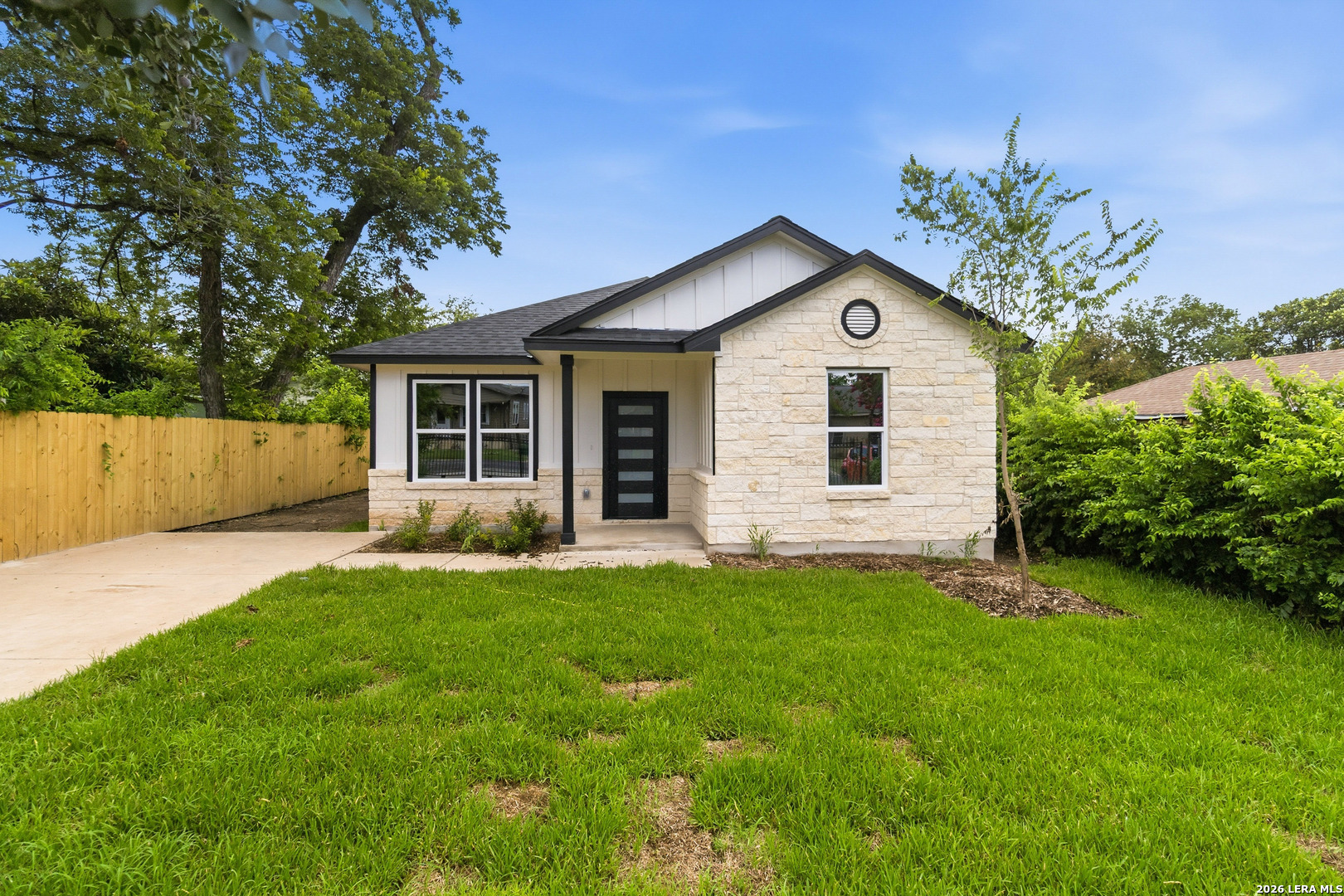 Photo 1 of 28 — 412 MONTICELLO CT, San Antonio, TX 78223