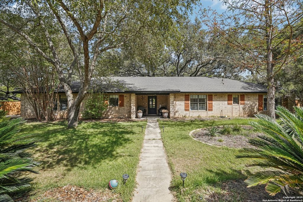 Photo of 340 Sollock, Devine, TX 78016 (MLS # 1910316)